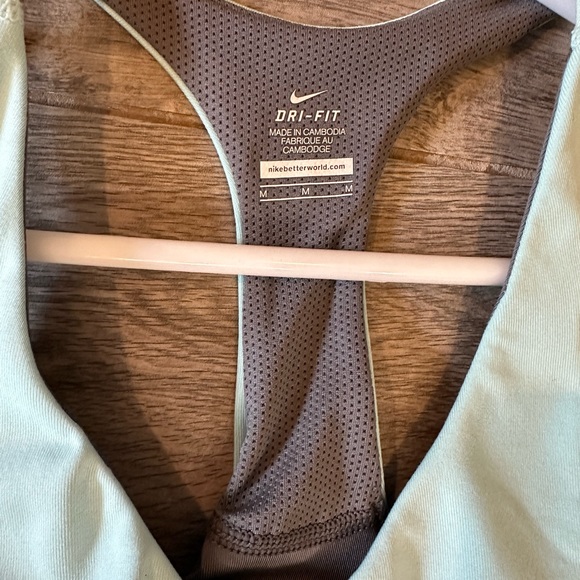 Nike tank top with built in sports bra - Picture 2 of 3